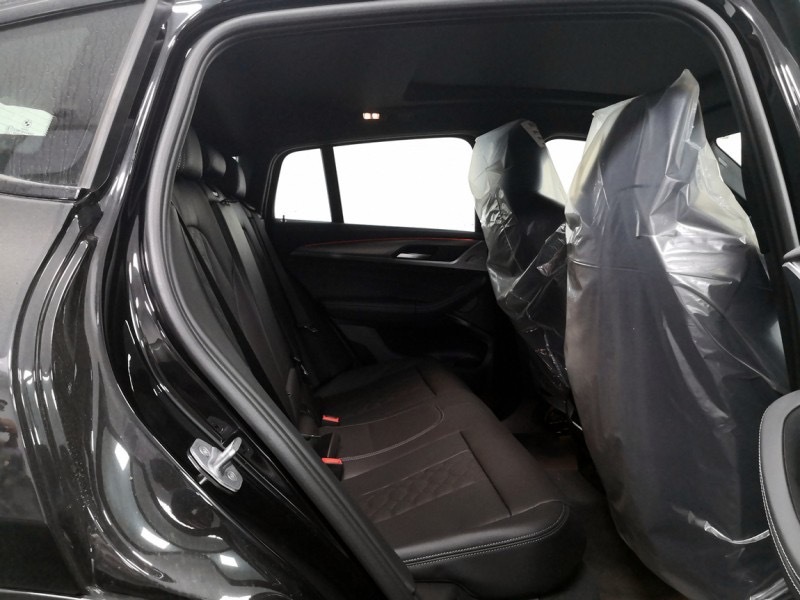 汽车美图：宝马 X4M 标准版 宝石青/黑内