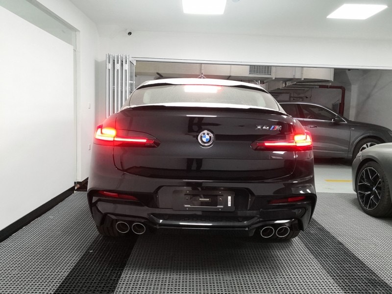 汽车美图：宝马 X4M 标准版 宝石青/黑内