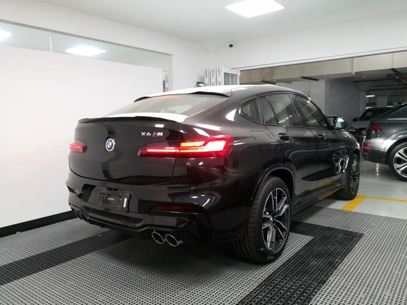 汽车美图：宝马 X4M 标准版 宝石青/黑内