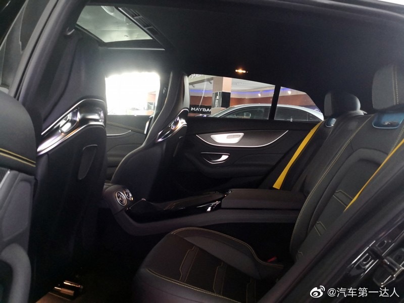 奔驰 GT63S AMG 先行版 石墨灰/黑内