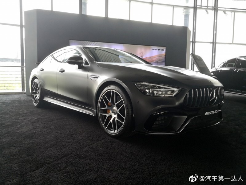 奔驰 GT63S AMG 先行版 石墨灰/黑内