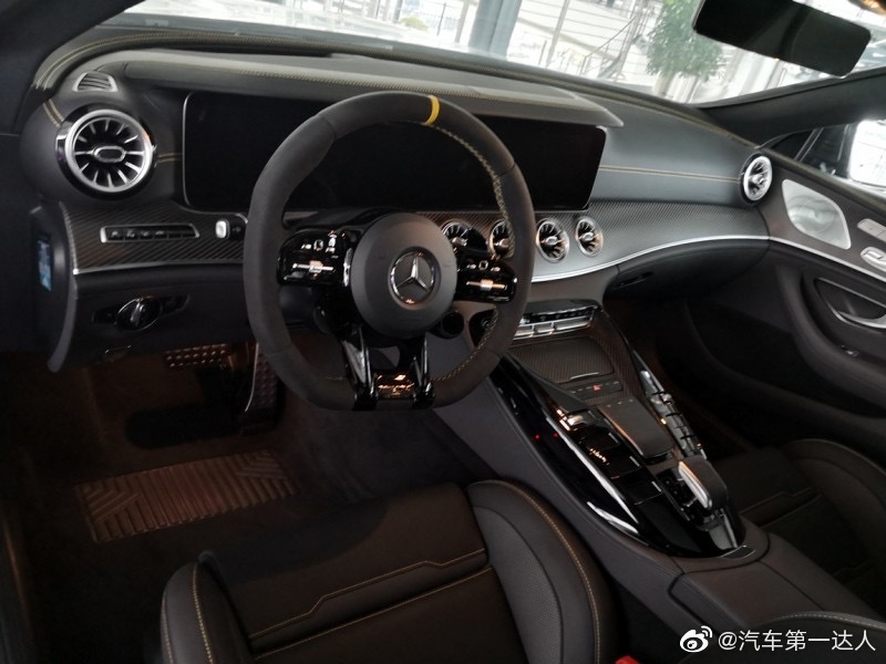 奔驰 GT63S AMG 先行版 石墨灰/黑内