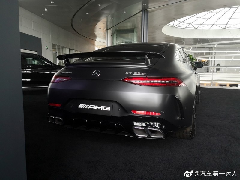 奔驰 GT63S AMG 先行版 石墨灰/黑内