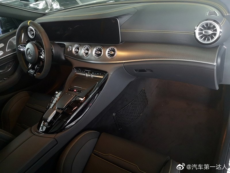 奔驰 GT63S AMG 先行版 石墨灰/黑内