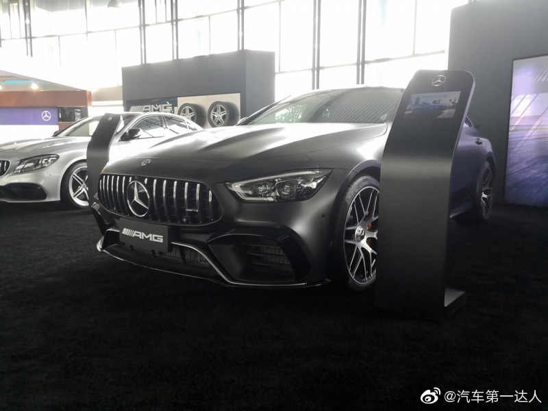 奔驰 GT63S AMG 先行版 石墨灰/黑内