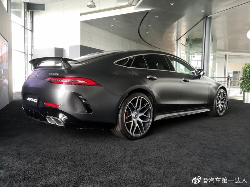奔驰 GT63S AMG 先行版 石墨灰/黑内