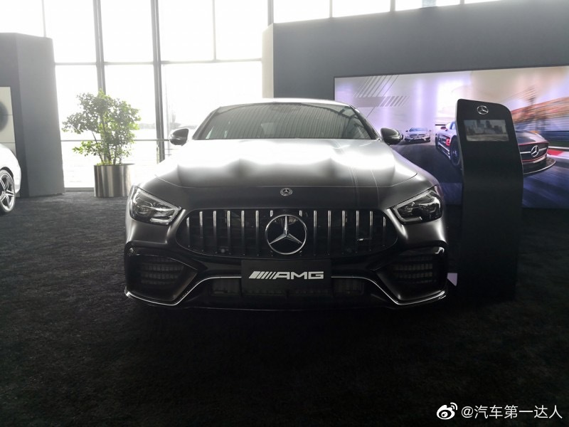 奔驰 GT63S AMG 先行版 石墨灰/黑内