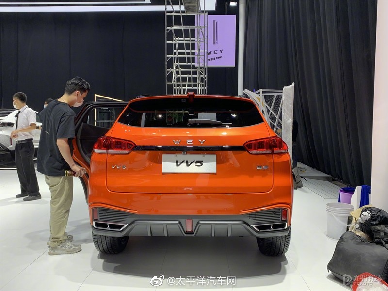 在2020广州车展上，我们前方拍摄团队拍摄到VV5元气橙版