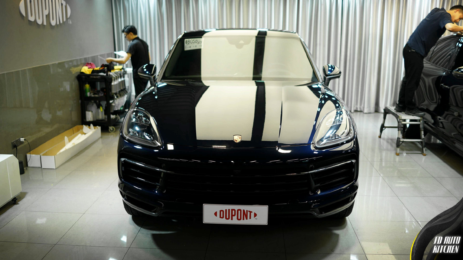 Porsche Cayenne Coupe新车落上身杜邦亮光系列车衣保护膜