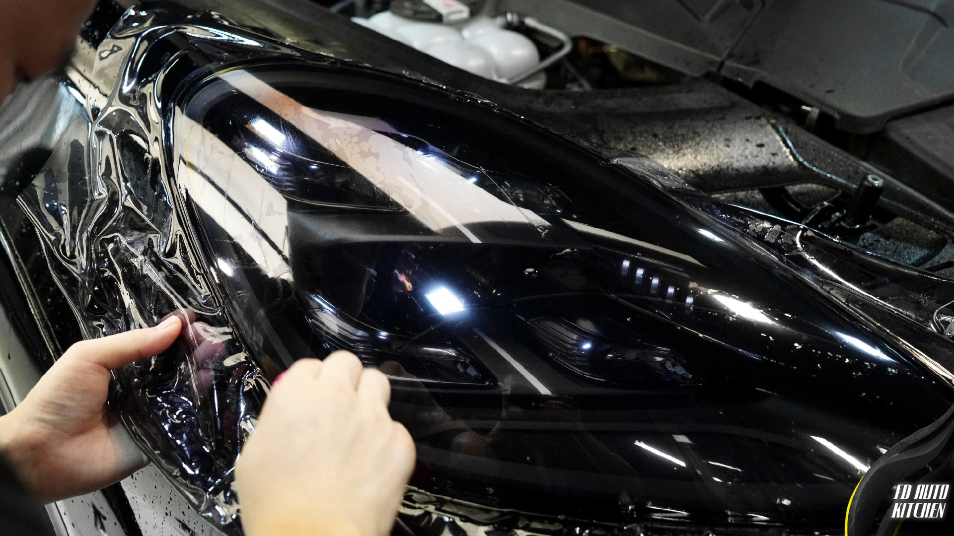 Porsche Cayenne 装贴前浅后深灯膜，小小点缀，更具战斗感！