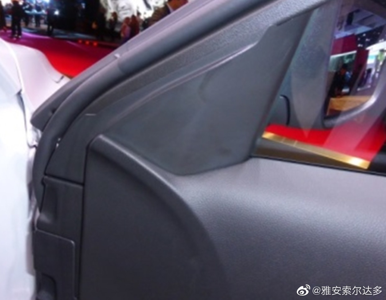 汽车美图：2016产雷诺科雷傲门板