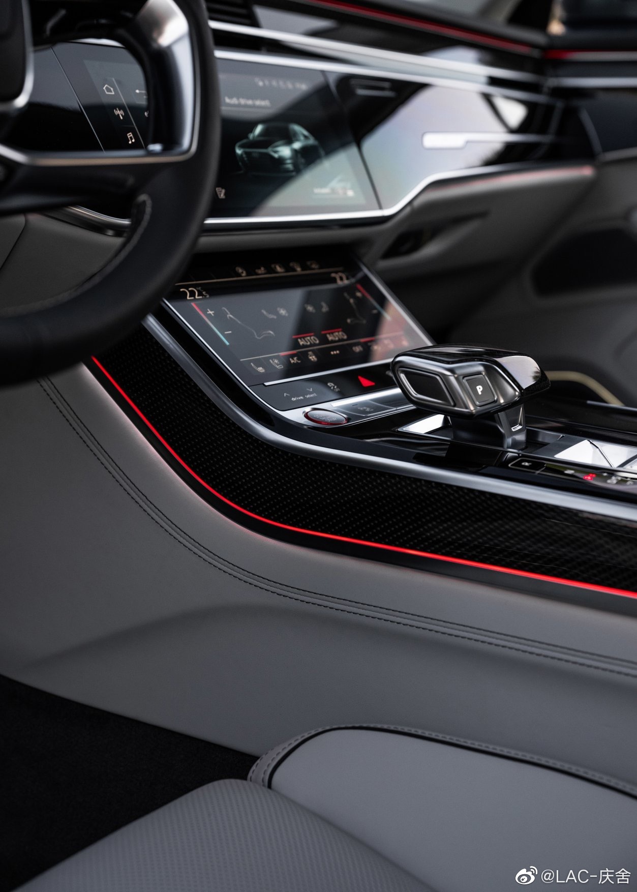 全新奥迪S8  3.8秒破百的高性能四门轿车。