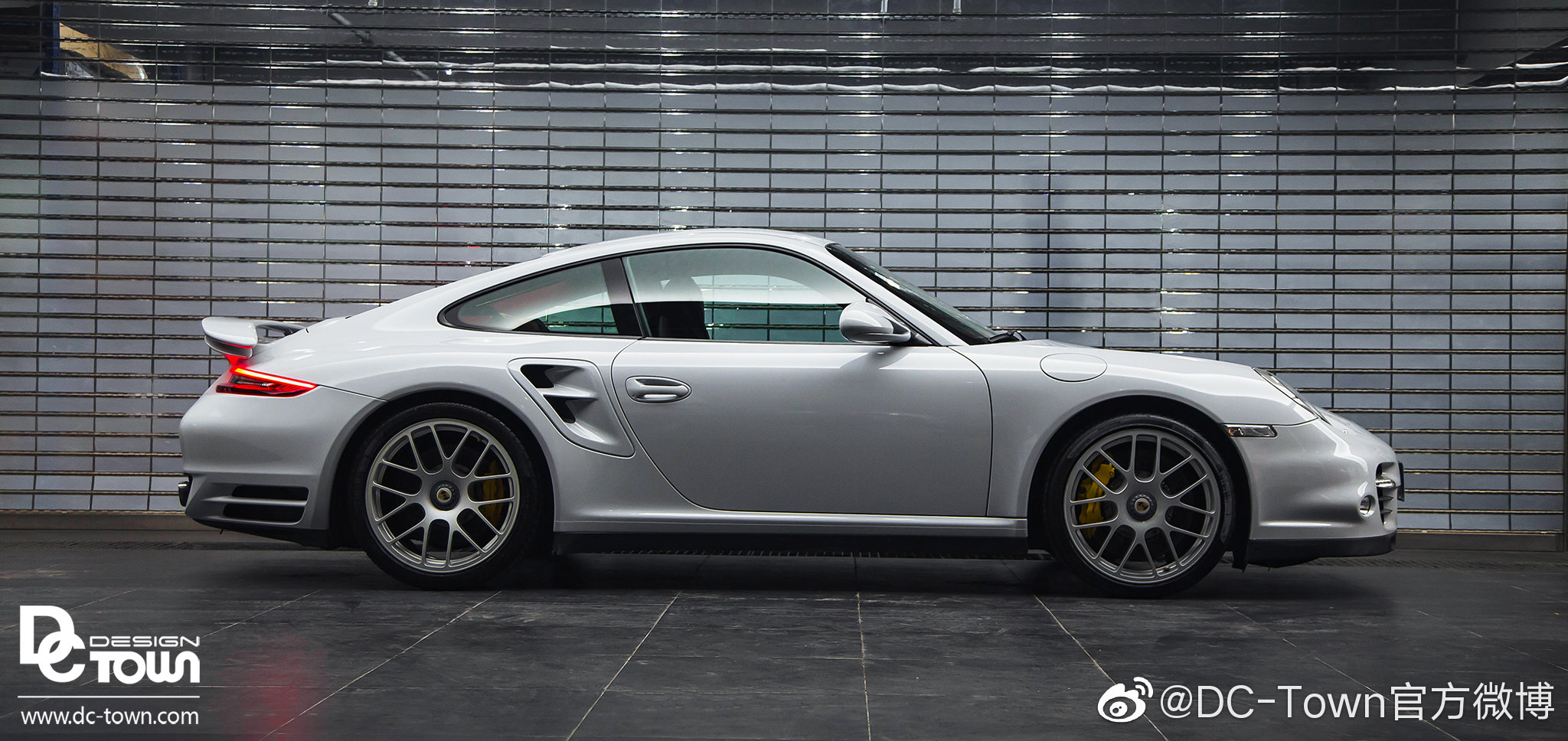 DC出品： 保时捷911Turbo S 整车火山灰改色贴膜 升级新款尾灯