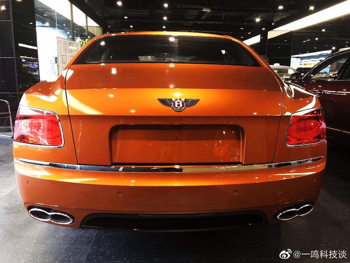 宾利飞驰V8S 火橙色/马鞍棕鲸黑双拼