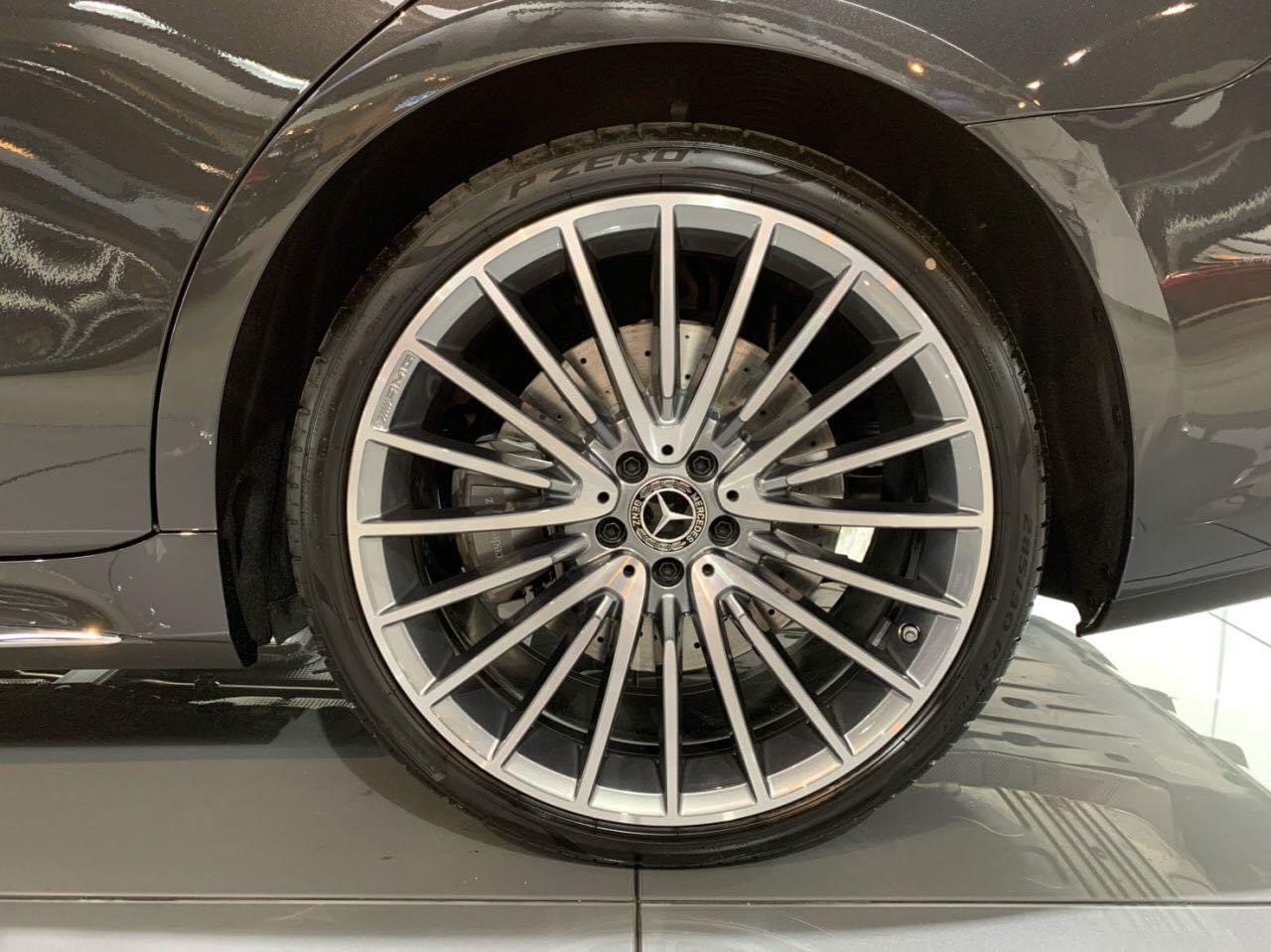 每天一组汽车美图：奔驰S-Class，大队长到店