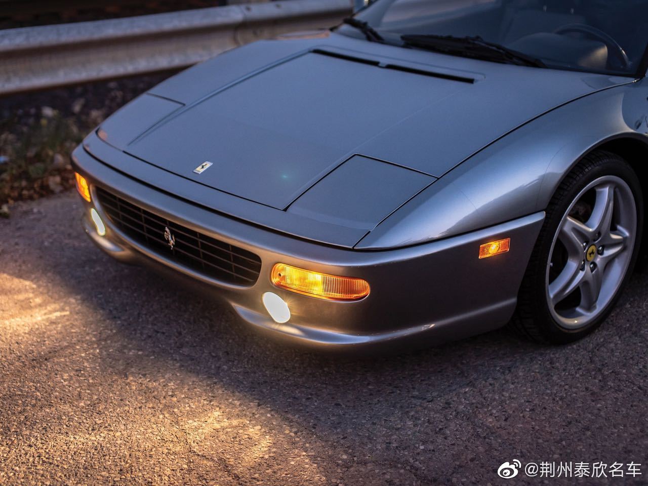 汽车美图：尤里飞车 Ferrari F355