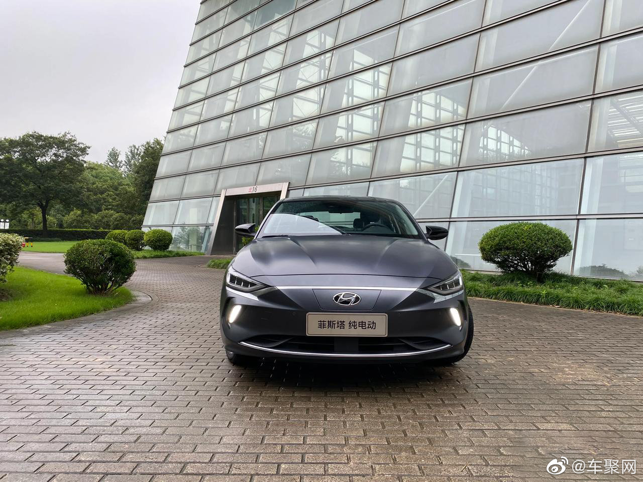 现代菲斯塔EV官方续航490km，而充满电显示435km