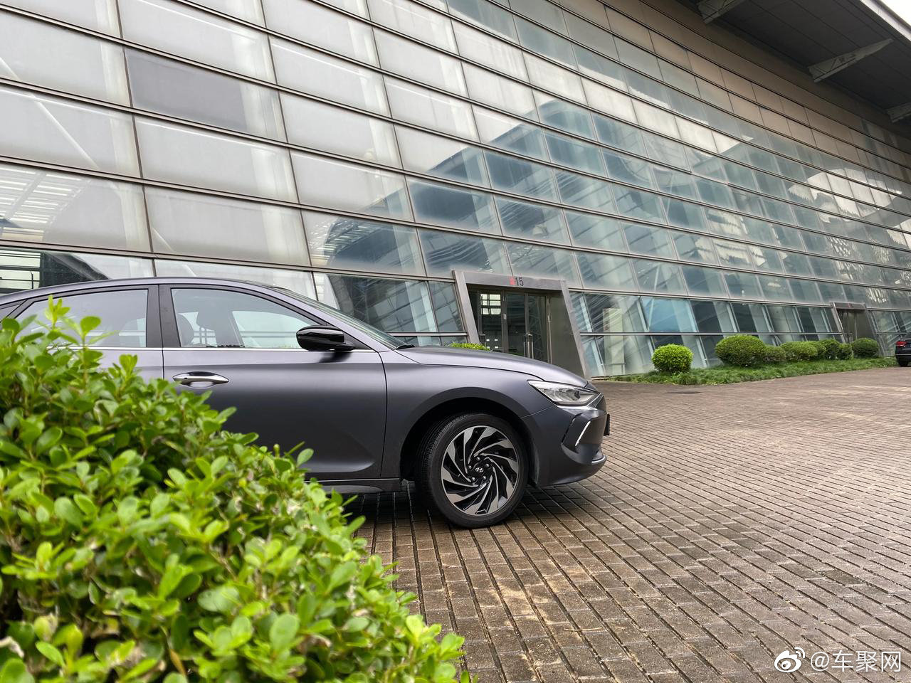 现代菲斯塔EV官方续航490km，而充满电显示435km