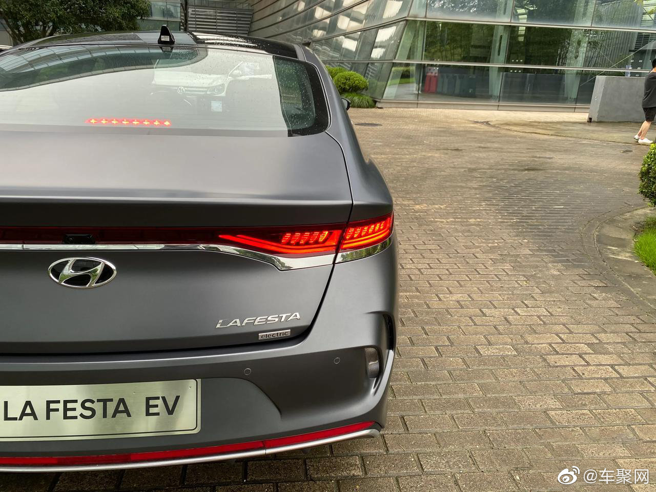 现代菲斯塔EV官方续航490km，而充满电显示435km
