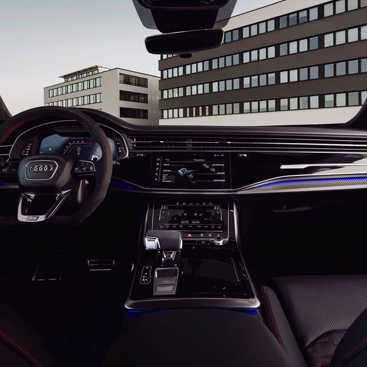 听说这大块头很能跑…… Audi RS Q8