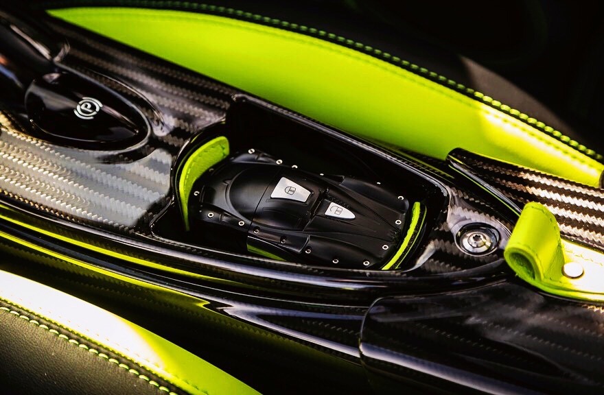 Pagani Huayra Roadster,太帅了，行走的艺术品的美名不是盖的