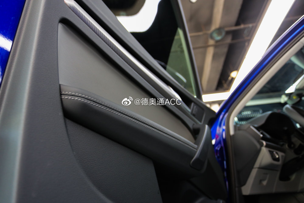 奥迪Q5L氛围灯效果展示，晚上看感觉会更棒