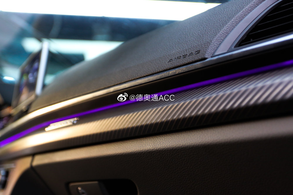 奥迪Q5L氛围灯效果展示，晚上看感觉会更棒