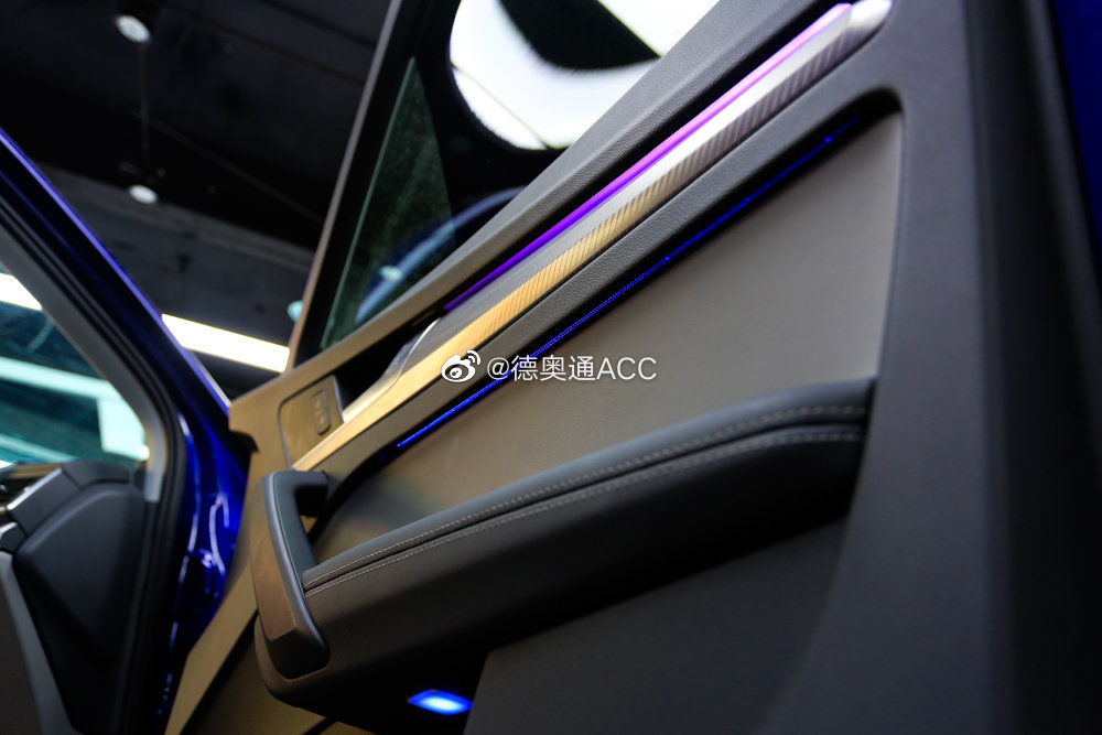 奥迪Q5L氛围灯效果展示，晚上看感觉会更棒