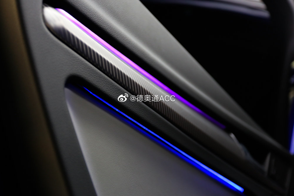 奥迪Q5L氛围灯效果展示，晚上看感觉会更棒