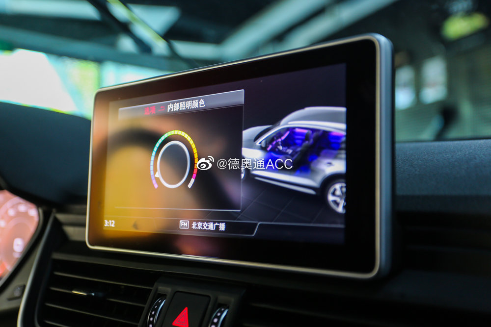 奥迪Q5L氛围灯效果展示，晚上看感觉会更棒