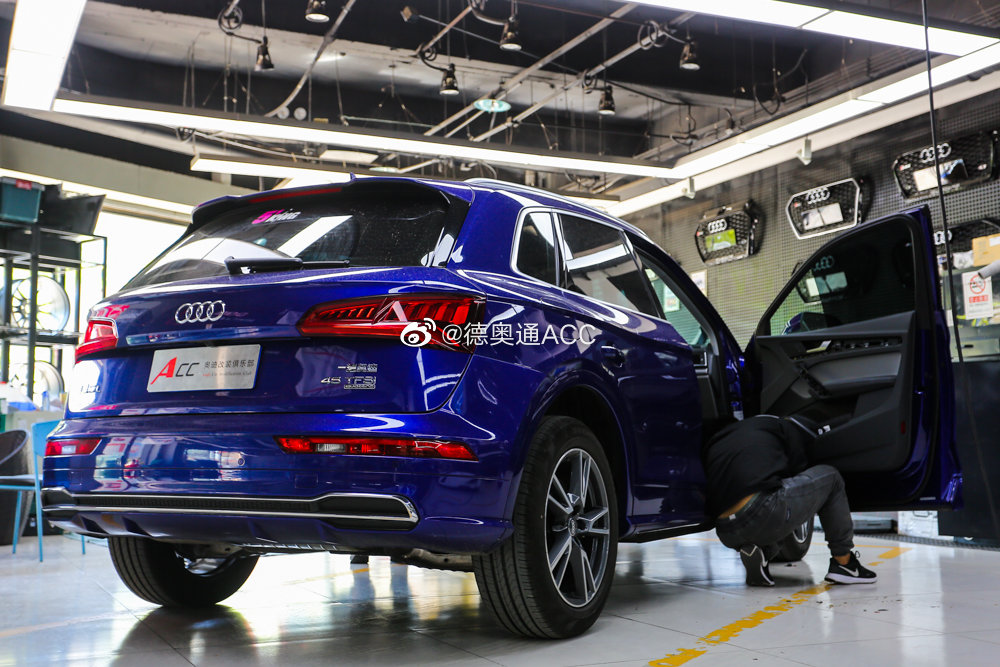 奥迪Q5L氛围灯效果展示，晚上看感觉会更棒