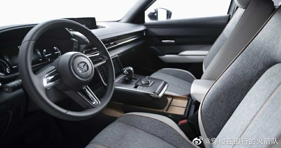 去年十月份马自达发布了全新的纯电车型MX-30