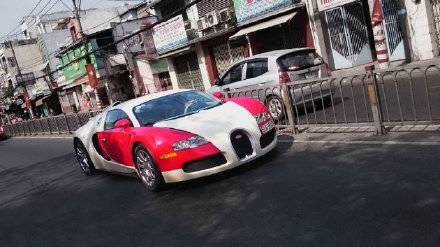 红白双色布加迪Veyron 16.4 。