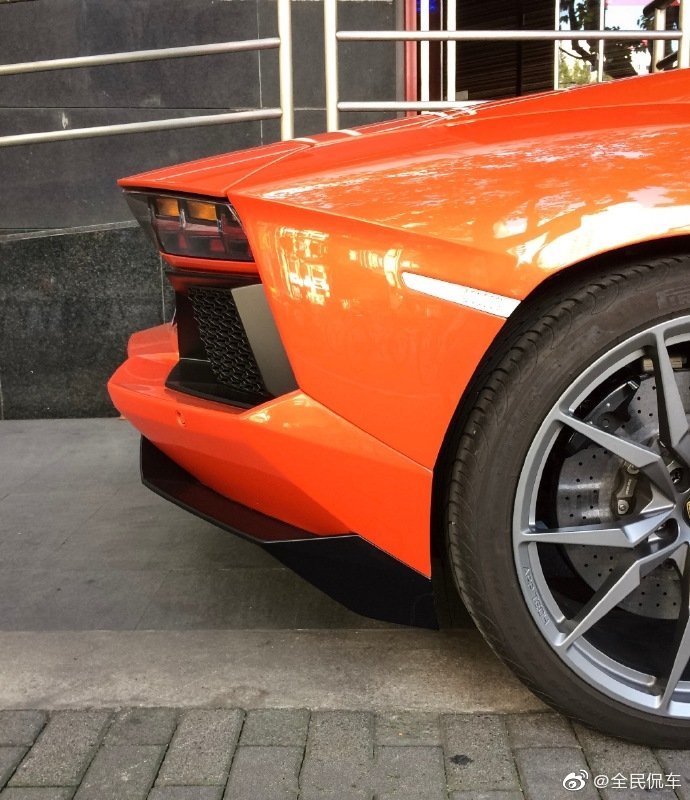 Aventador LP700  这款车的车头真的很牛