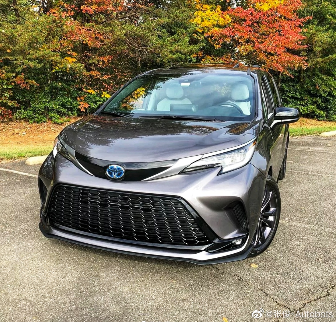 21款丰田塞纳 TNGN架构 奶爸也变得越来越运动了