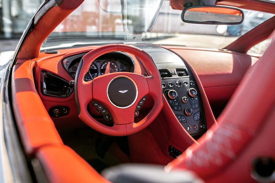 收藏品 Aston Martin Vanquish Zagato  其实那尾灯设计很漂亮！