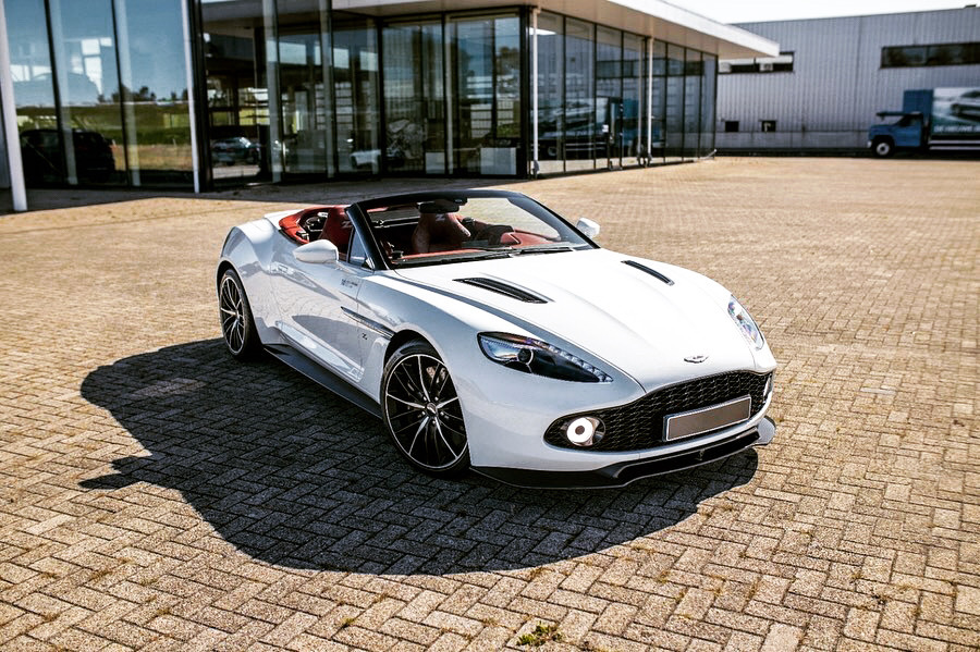 收藏品 Aston Martin Vanquish Zagato  其实那尾灯设计很漂亮！