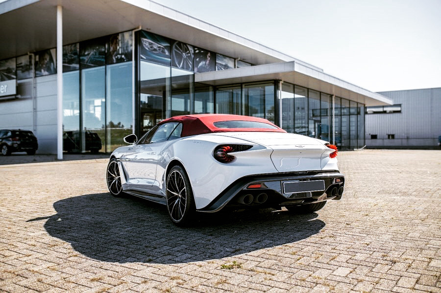 收藏品 Aston Martin Vanquish Zagato  其实那尾灯设计很漂亮！