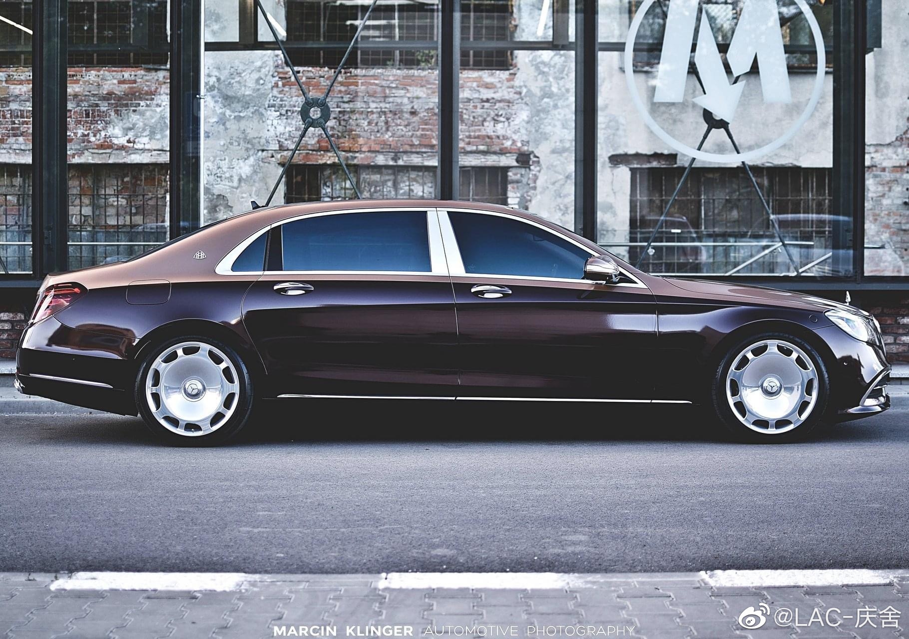 奔驰迈巴赫 S560，双拼色气场强大！