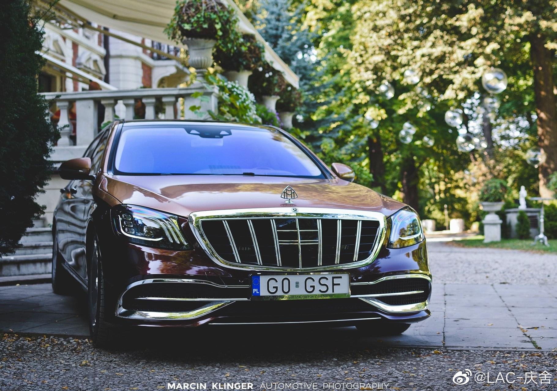 奔驰迈巴赫 S560，双拼色气场强大！