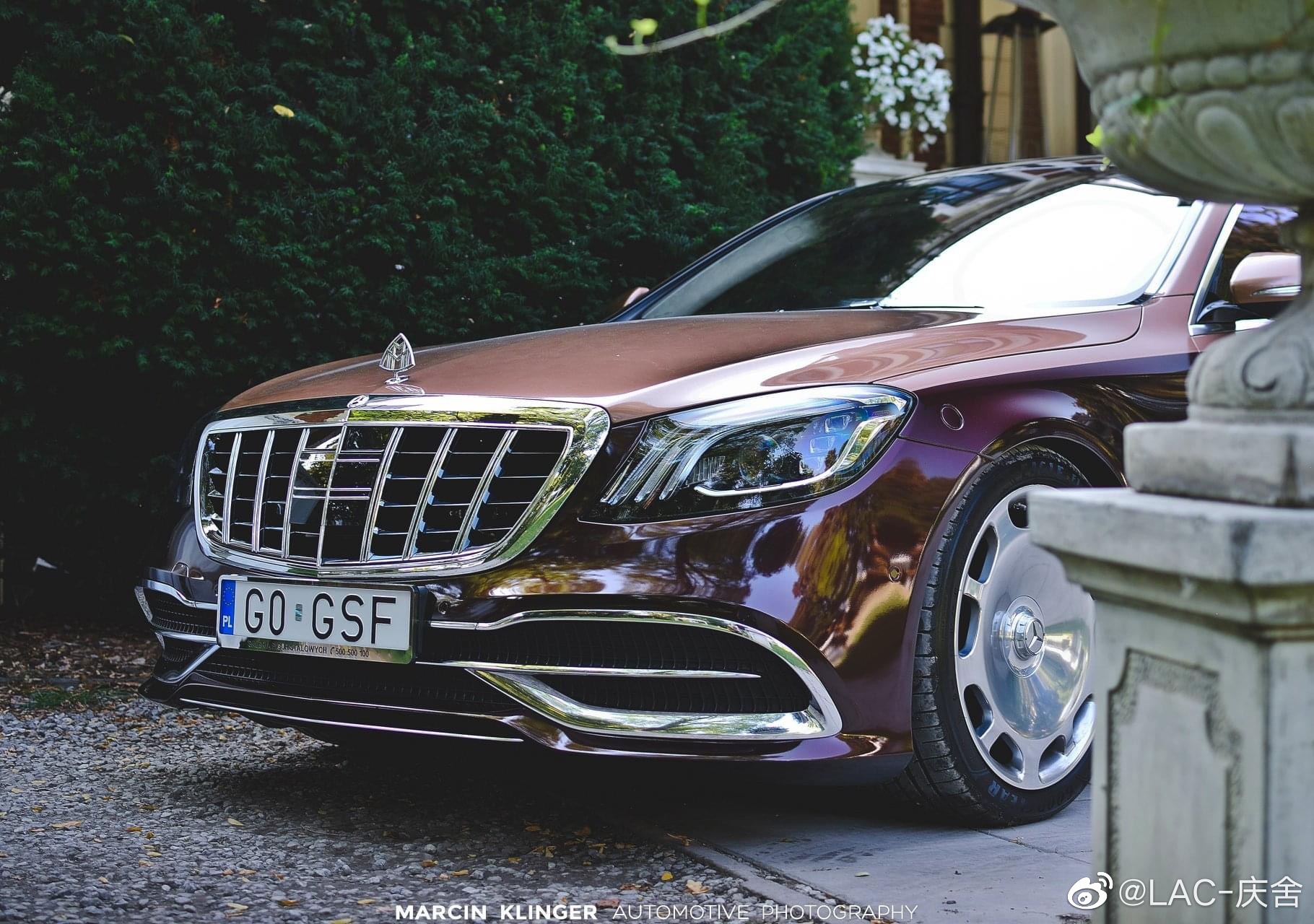 奔驰迈巴赫s560双拼色气场强大