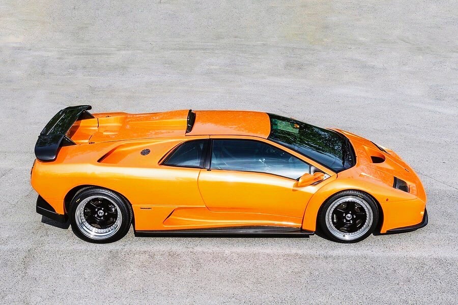 放现在看，还是很帅气的 Lamborghini Diablo GT