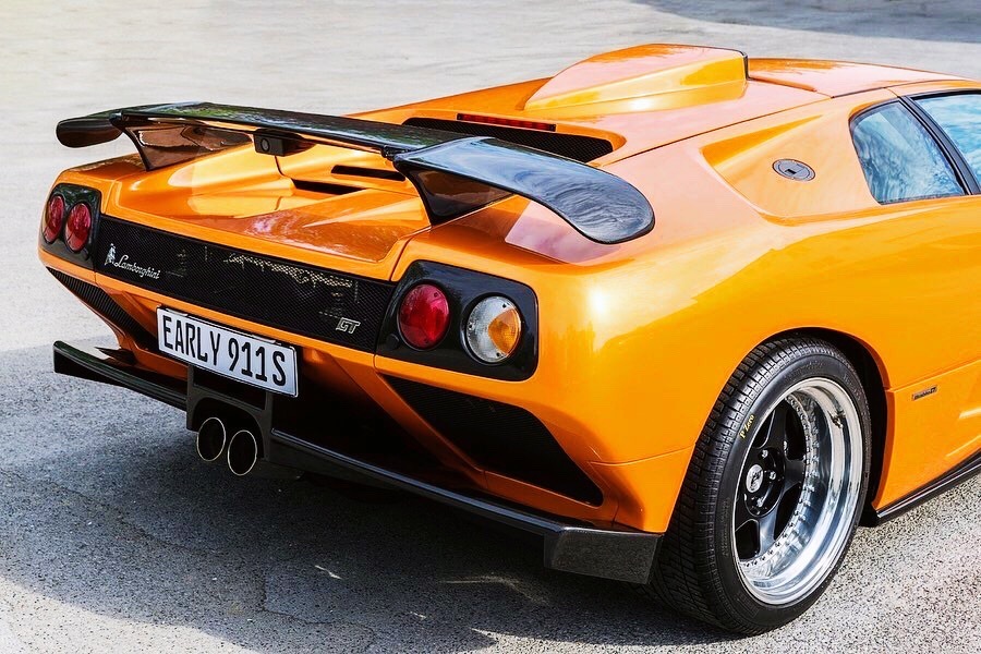 放现在看，还是很帅气的 Lamborghini Diablo GT