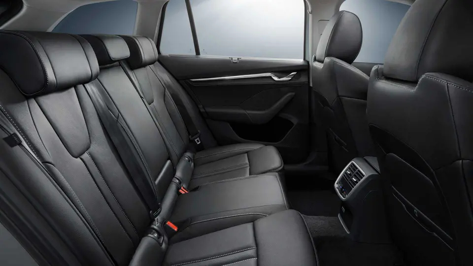 全新斯柯达明锐全球首发， 掀背版和旅行版均已亮相