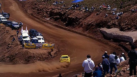 派克峰爬山赛场上的GT-R R32与R33 nismo 400R