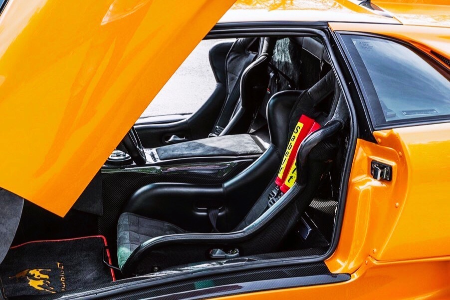 放现在看，还是很帅气的 Lamborghini Diablo GT