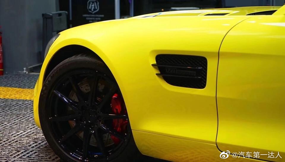 奔驰AMG GTS 定制比卡丘亮光黄