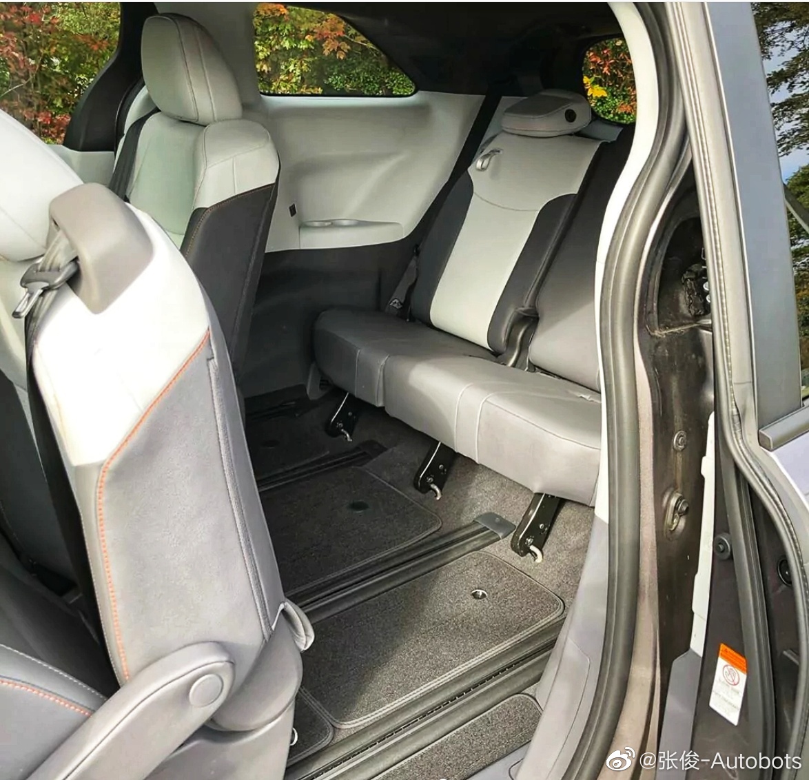 21款丰田塞纳 TNGN架构 奶爸也变得越来越运动了