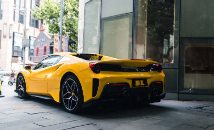 Ferrari Pista Spider 太漂亮了，帅气十足！