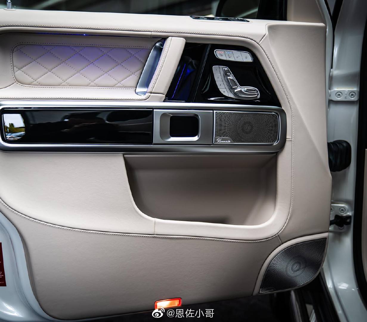 奔驰G级这个内外配色，还是挺特别的，你喜欢吗？